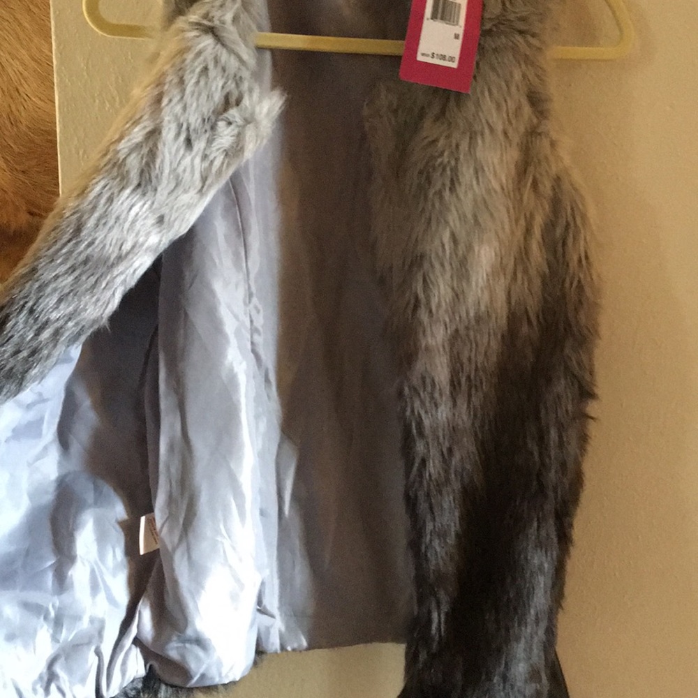 NWT Chelsea & Violet gray faux furry vest M cozy - Picture 6 of 8